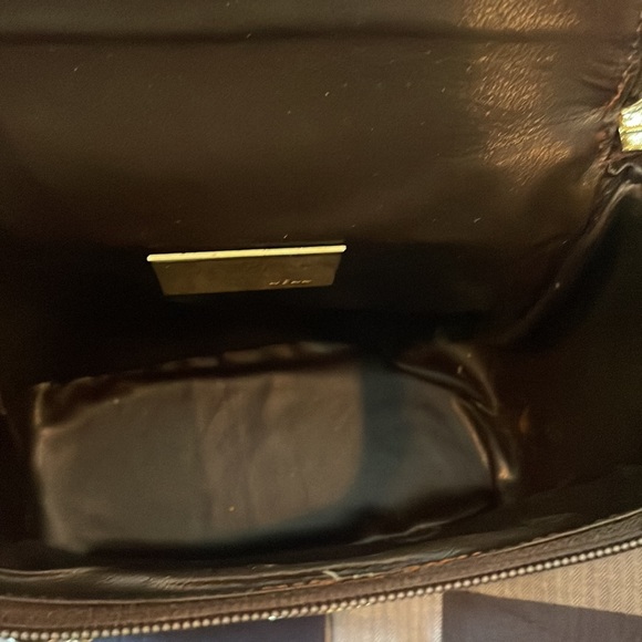 Metrocity Leather Purse - Picture 4 of 5